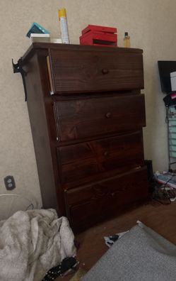 Cuatro cajones 100% madera, excelentes condiciones