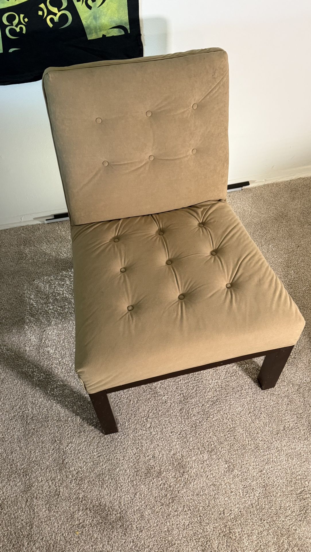 Modern Tan Accent Chair – Comfortable & Stylish Seating