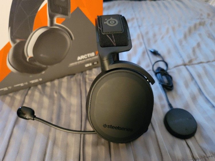 (Lightly Used) SteelSeries Arctis 7 Wireless Gaming Headset 
