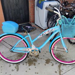 26 Inch Woman's Beach Cruiser Diamond Back 