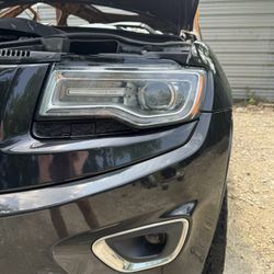   Left Headlight Jeep Grand Cherokee Overland 2016