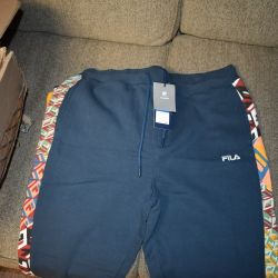 Men's Large Fila Sweater N Sweatpants 