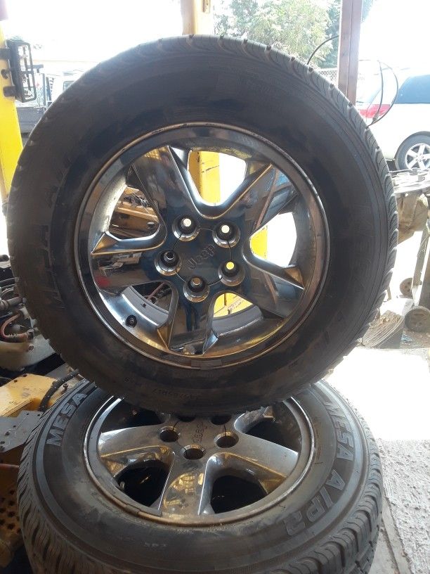 Set De Llantas 245/65R17