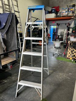 Aluminum A-Frame Step Ladder