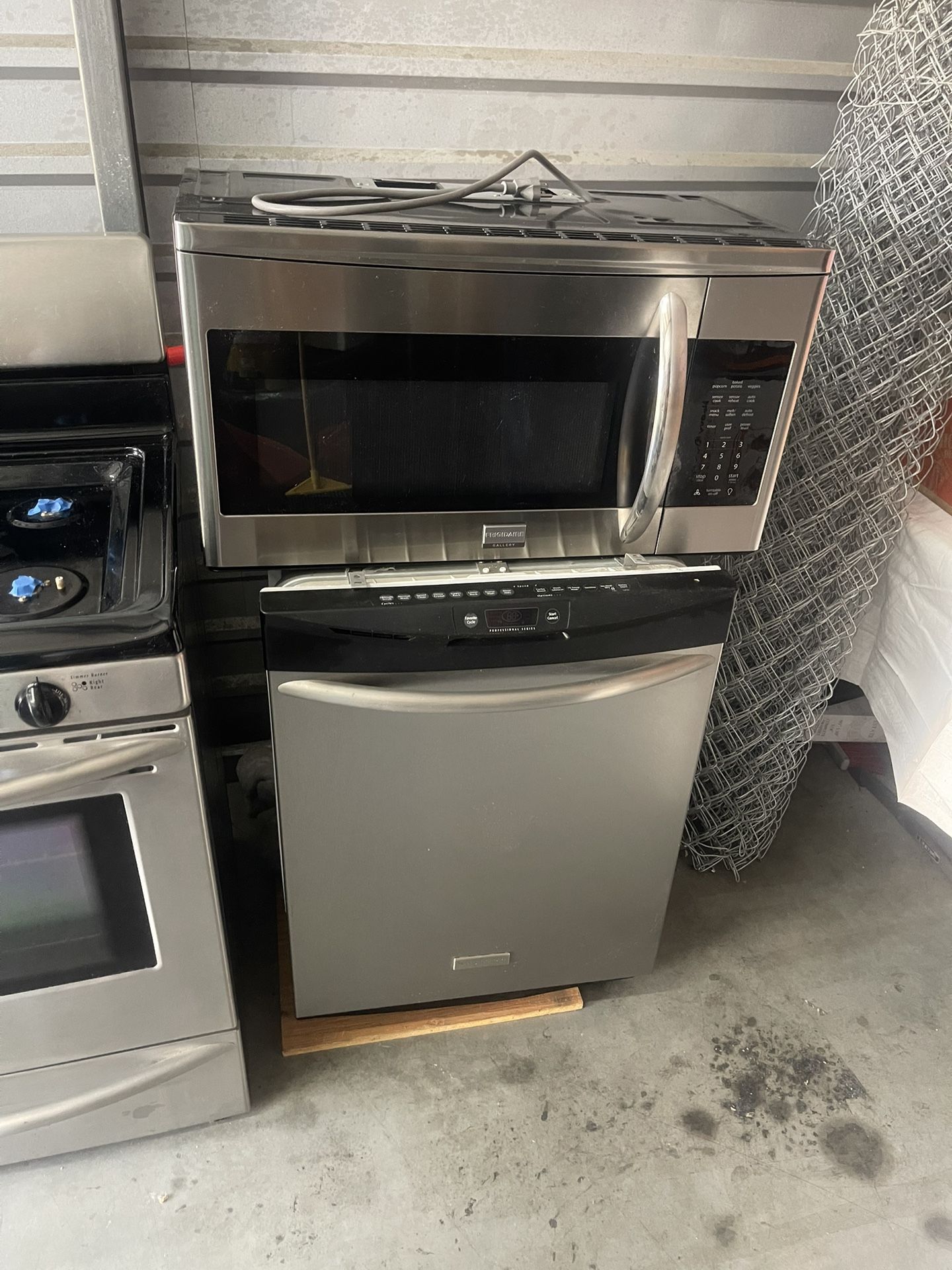 Microwave And Stove Set