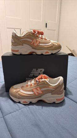 New Balance Sneakers Gold Orange Colorway kids 4y