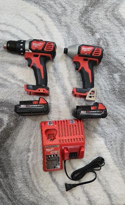 Milwaukee
M18 18V Lithium-Ion Cordless Drill Driver/Impact Driver Combo Kit (2-Tool)