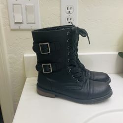 Black Boots 