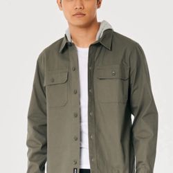  BRAND NEW HOLLISTER HOODED SHIRT FOR MEN ..SIZE MEDIUM AND LARGE …$30 Dlls ….PRICE IS FIRM 