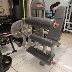 Star Trac dual leg extension / leg curl gym equipment exercise fitness weight machine workout