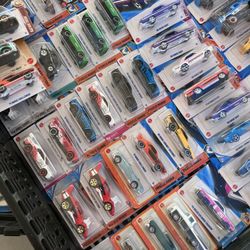 3$ Hot Wheels. Night Yard Sale Till9:30 PMTonight 