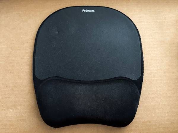 Fellowes Memory Foam Mouse Pad/Wrist Rest Combo, Non-Skid Base, Black