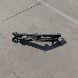 16 To 18 Grille Upper Chevrolet Camaro