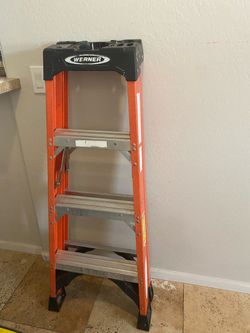 Werner Fiberglass Step Ladder 4ft