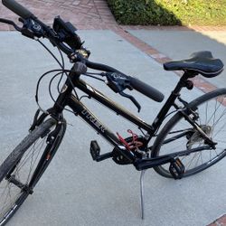 7.1 Trek, Hybrid, Shimano Shifters, Blk/red 