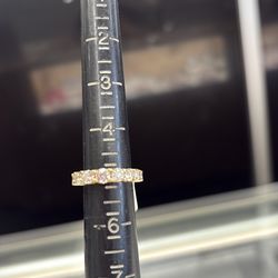 Diamond ring size 5 14kt 4.5 Grms