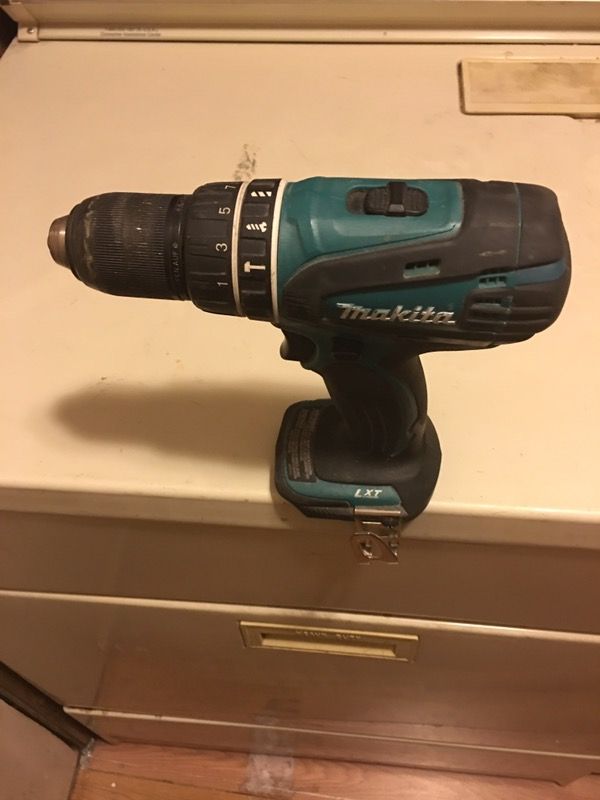 Makita hammer drill 18 volts used tool only