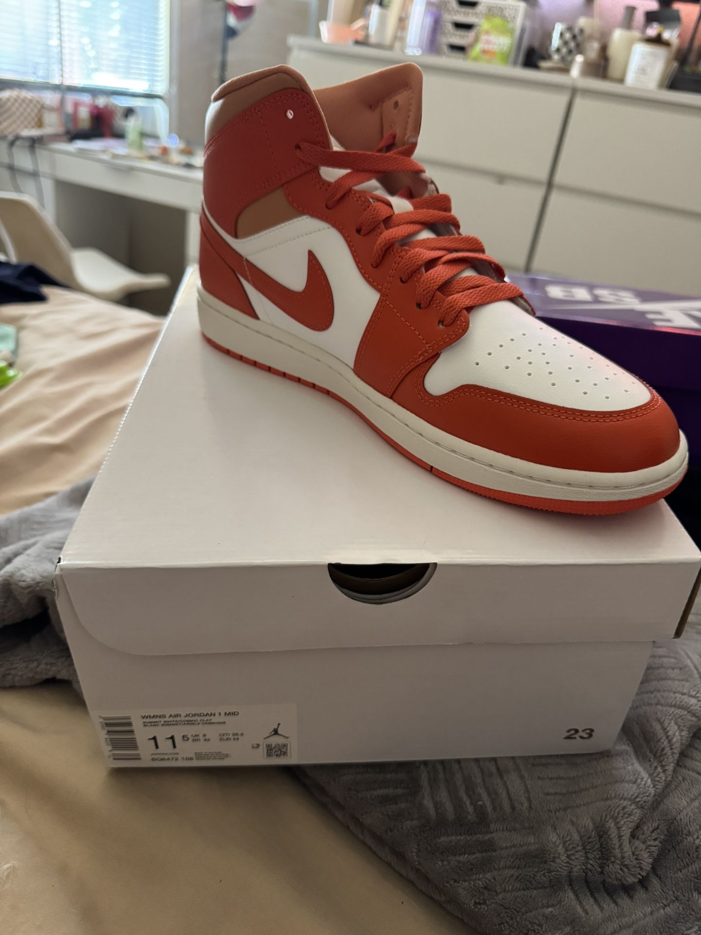 Jordan 1 Mid
