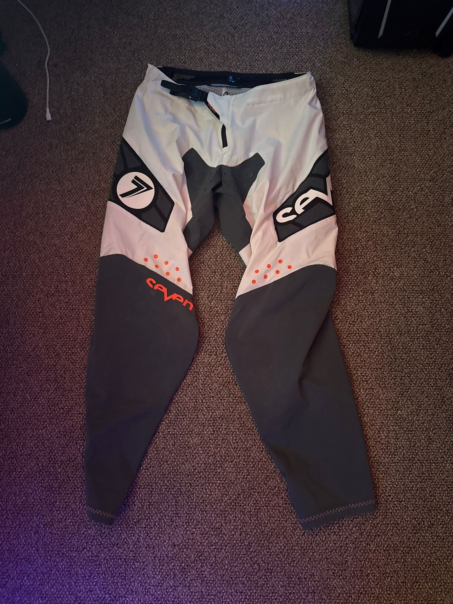 Seven Zero Vanguard White - 34