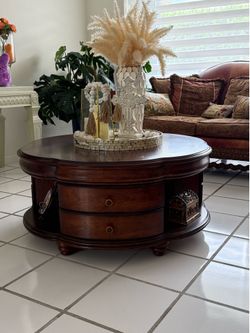 Beautiful cherry wood round table