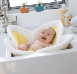 Blooming baby bath