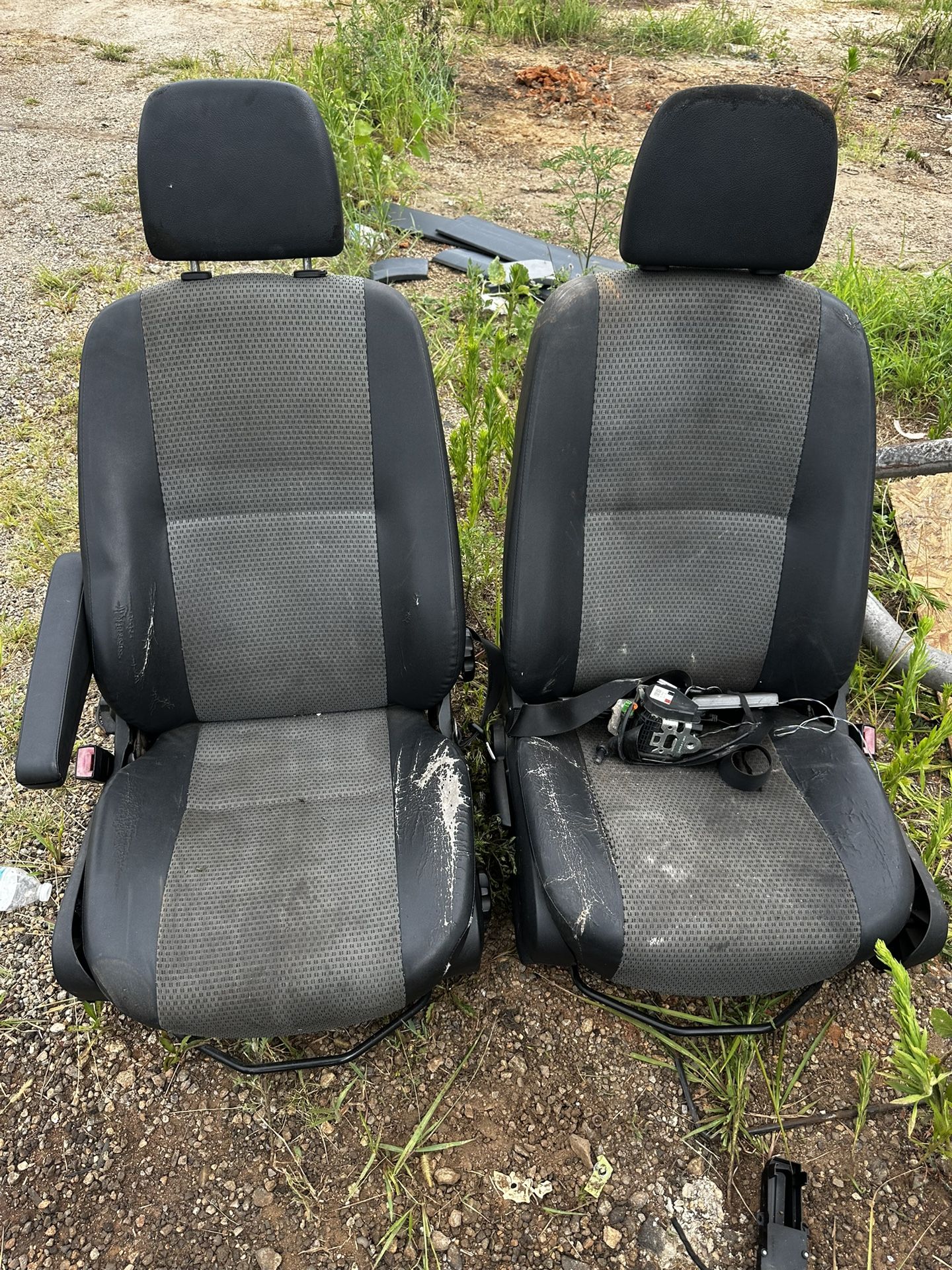 Front seats dodge sprinter