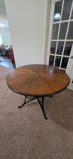 Dinner table w/4 chairs