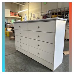 Dresser/ Eight drawers dresser