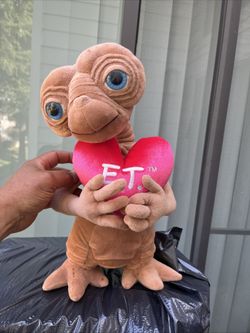 ET. Doll. Stuffed Plus   Universal Studios 16 “