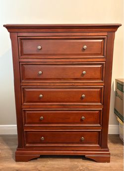 Dresser/Chest in good condition