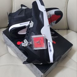 Jordan 4 Retro 