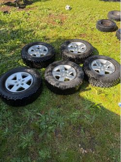 Set of 5 jeep wrangler wheels+M/T BFG tires