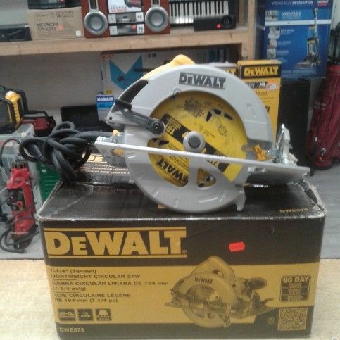 DEWALT DWE575 15 Amp 7-1/4" Lightweight Circular Saw w/ Electric Brake