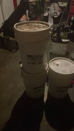 Roofing three buckets 6 gallons