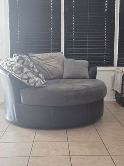 Round chair