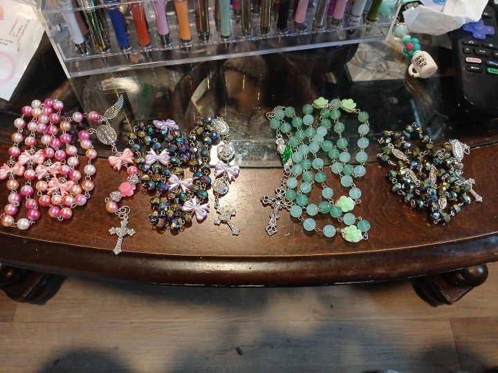 Hademade Bows And Pens