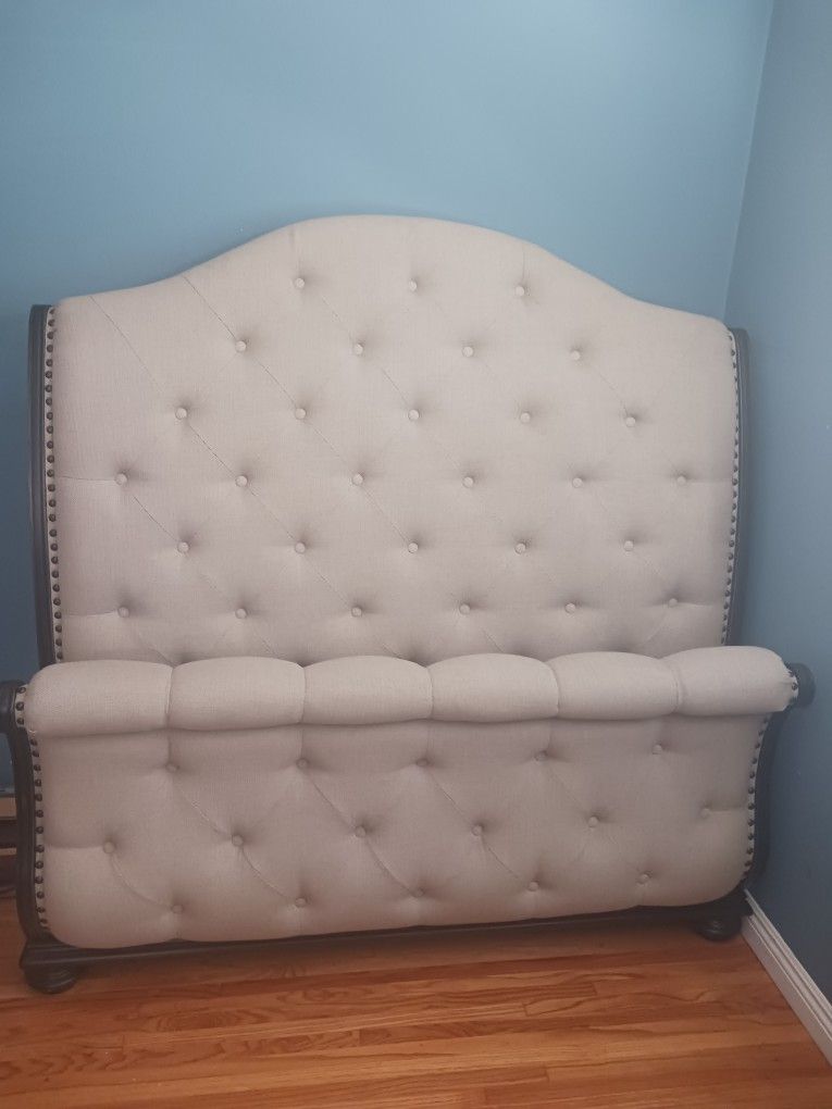 Wood Frame Bed 