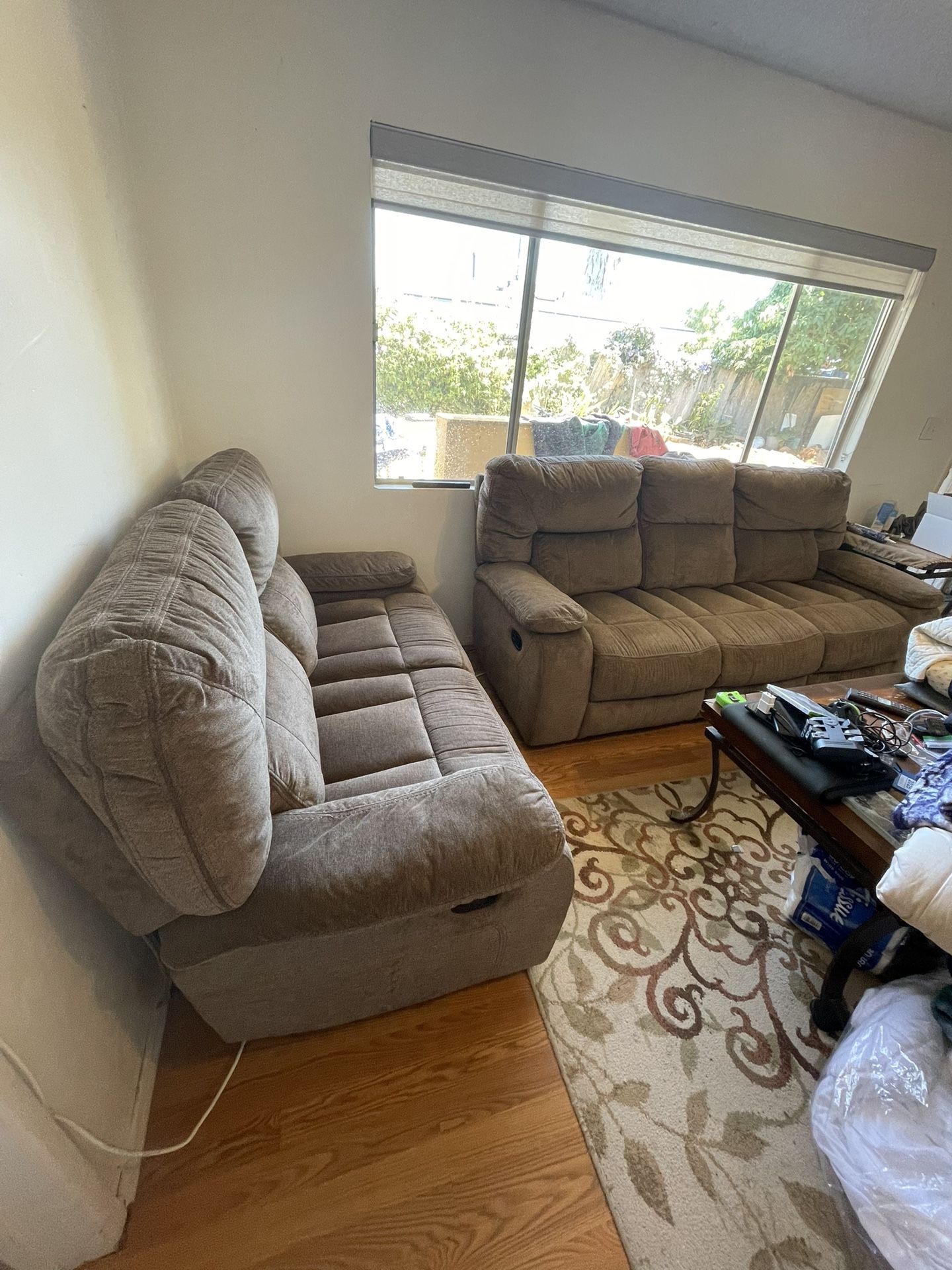 Nice Sofa Set W/4 Recliners