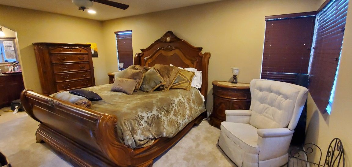 Michael Amini Luxury King Bedroom Set: Cortina Collectio