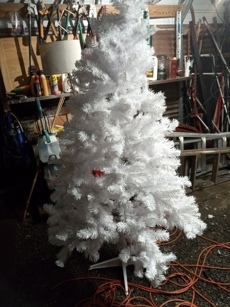 White Christmas Tree for Sale in Everett, WA OfferUp