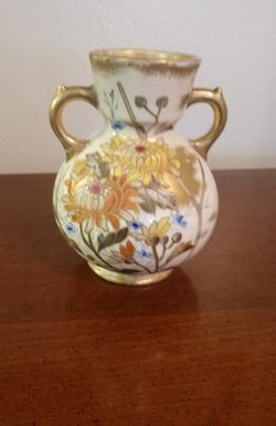 Vintage Estate Franz Art Pottery Handled Vase Decorated With Sun Flowers!! 5.5" H x 2.5" W!!
