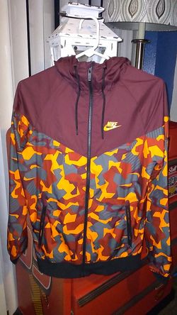 Nike Windbreaker size adult small