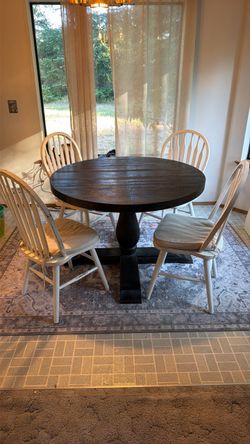 Table and chairs Free