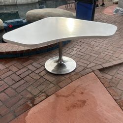 Breakfast nook table - great condition