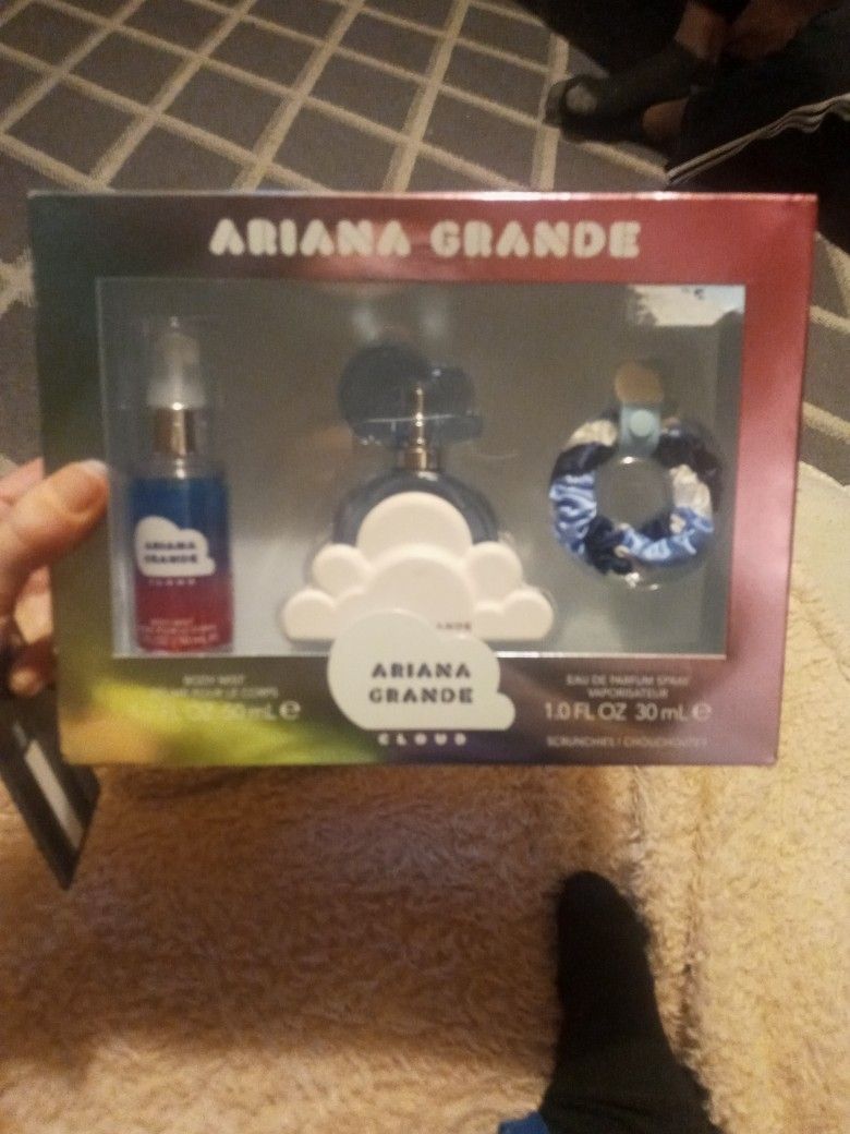 Ariana Grande Cloud Perfume Set