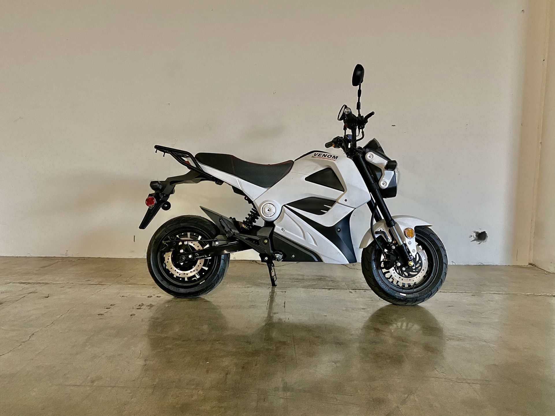 Electric Motorcycle Vader 2000W Venom EX20 72V Automatic Electric Bike
