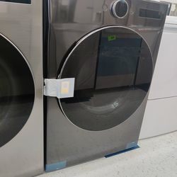 New
7.4 cu. ft. Vented Stackable SMART Gas Dryer in Black Steel with TurboSteam and AI Sensor Dry