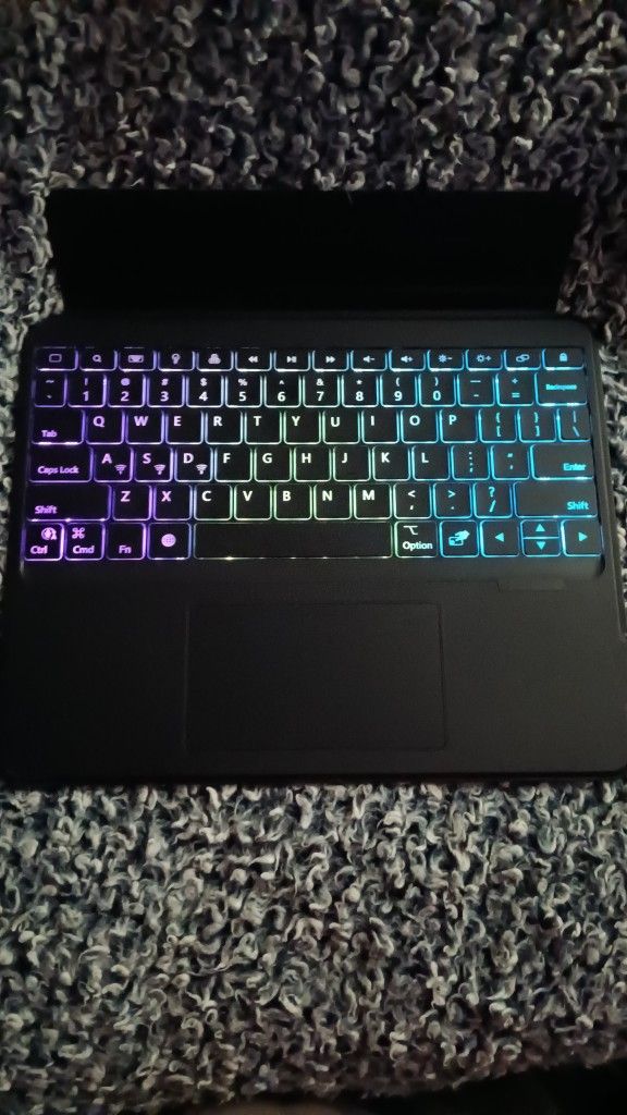 Bluetooth iPad/Tablet Wireless Keyboard W/Mouse Pad