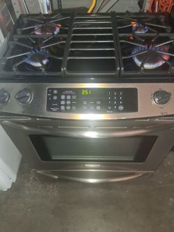 Frigidaire stainless steel counter depth 4 burners gas range stove oven works great fully functional