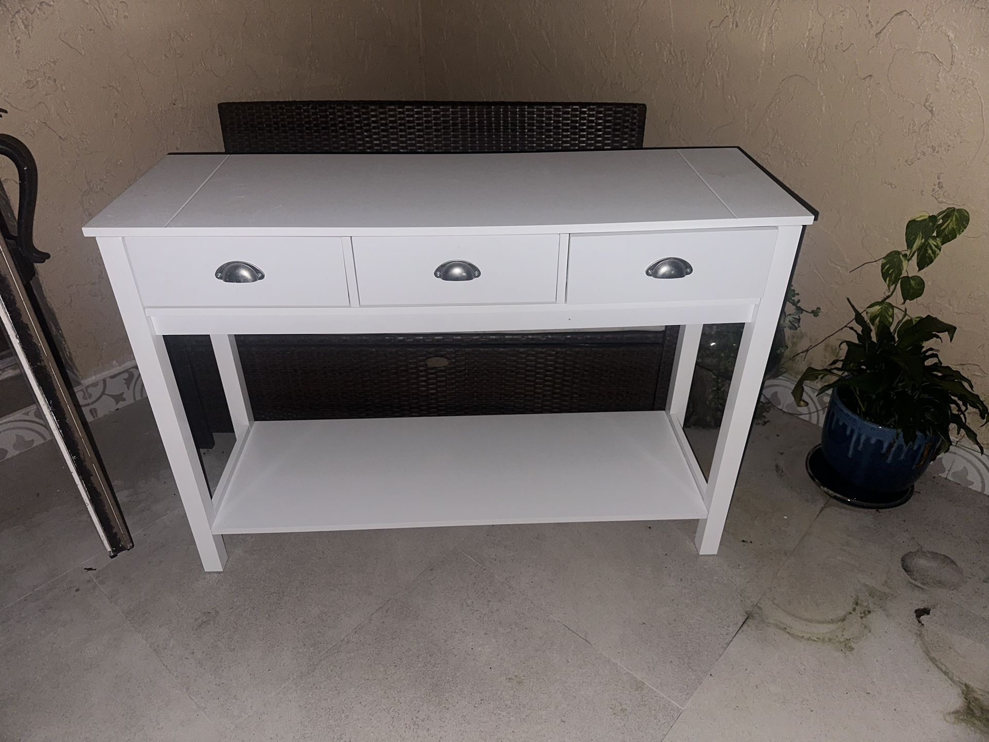 2 Accent Tables For Free for Sale in Hialeah, FL OfferUp